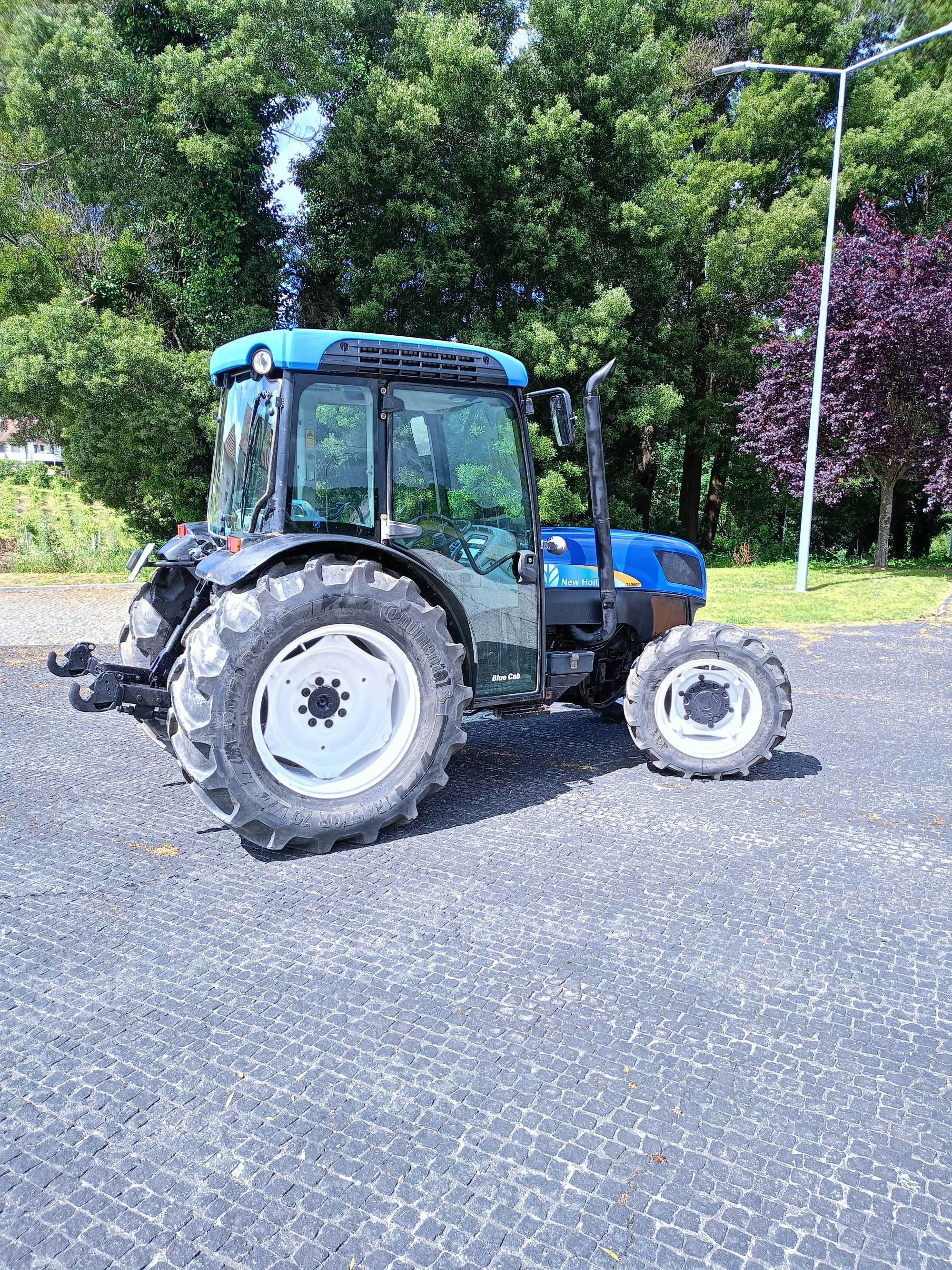 Trator New Holland T4050F
