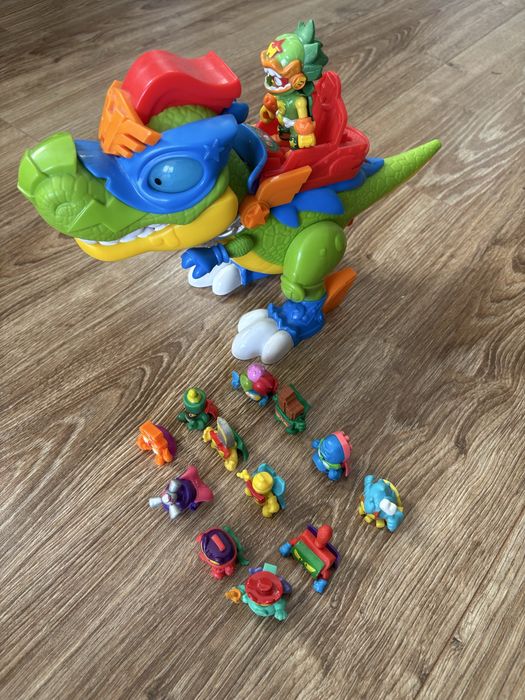 SuperThings dino + figurki zestaw