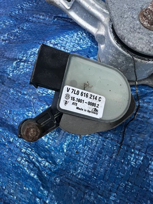 czujnik poziomowania XENON VW TOUAREG Q7 4L 7L0616214C 7L0616213D