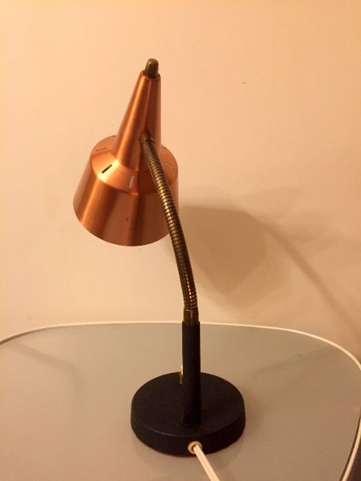 Candeeiro de mesa dinamarquês em cobre, latão com base a preto anos 50