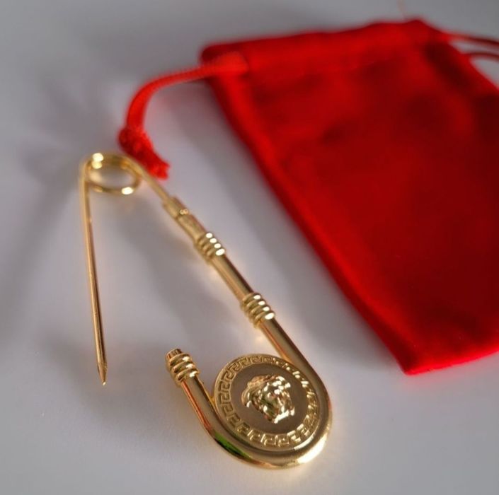 Broszka Meduza logowana Versace