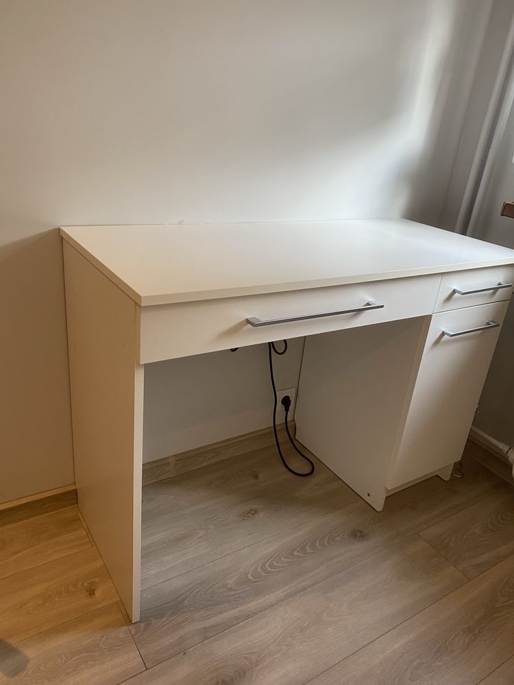 białe używane biurko