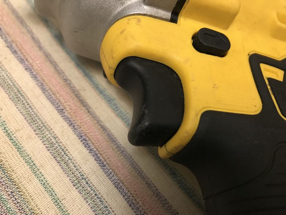 акум   DeWalt DC