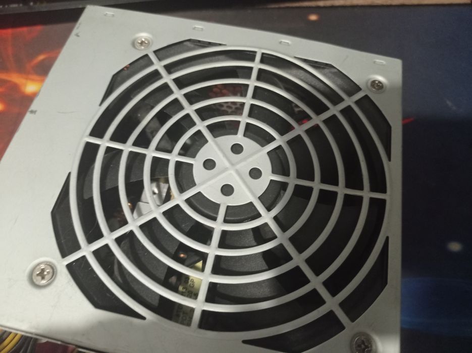 Найкраший блок живлення на 450 вват
Блок живлення потужністю 500 Вт –