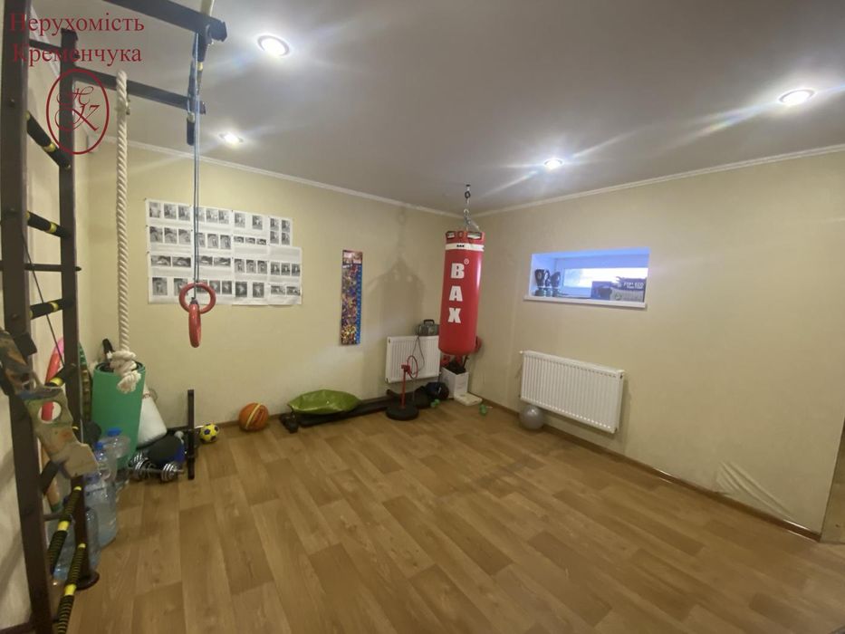 Продаж просторий та сучасний будинок комфорт-класу.