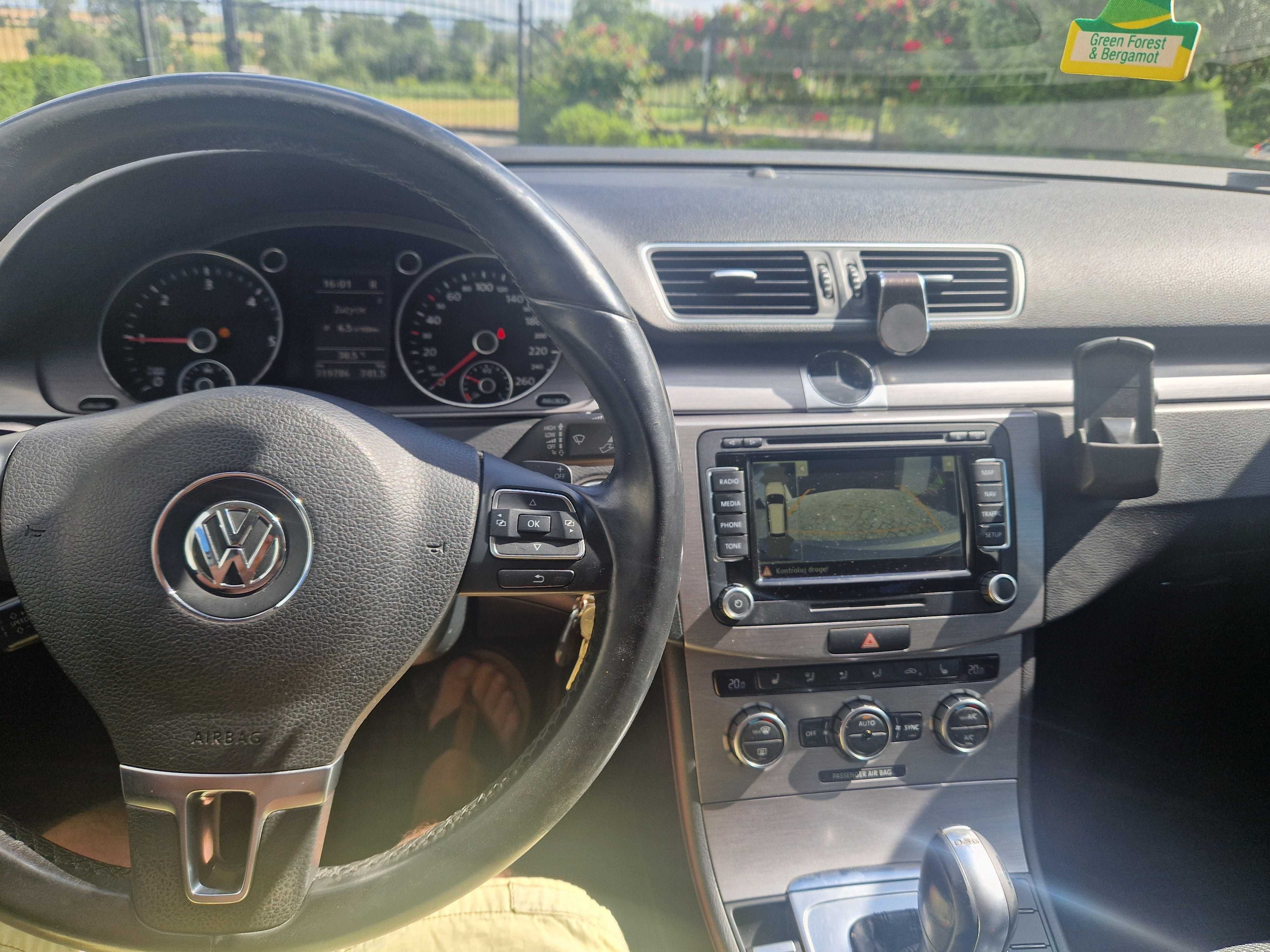 VW Passat - automat