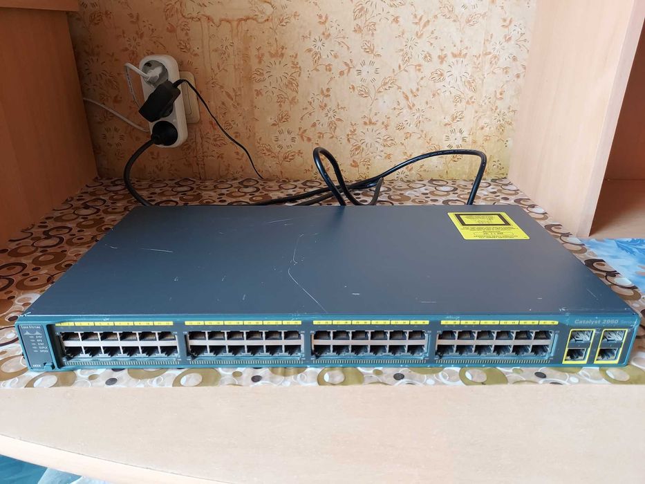 48-портовий комутатор Cisco Catalyst 2960 POE+