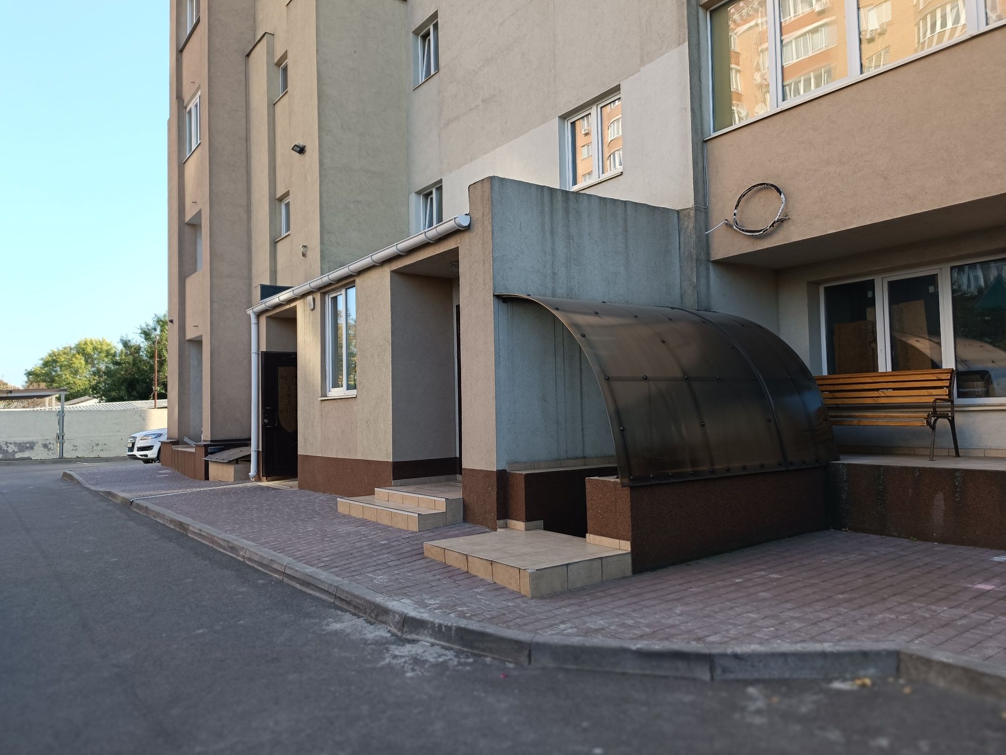 Квартира с отдельным входом 65 м2, в новострое на Грушевского