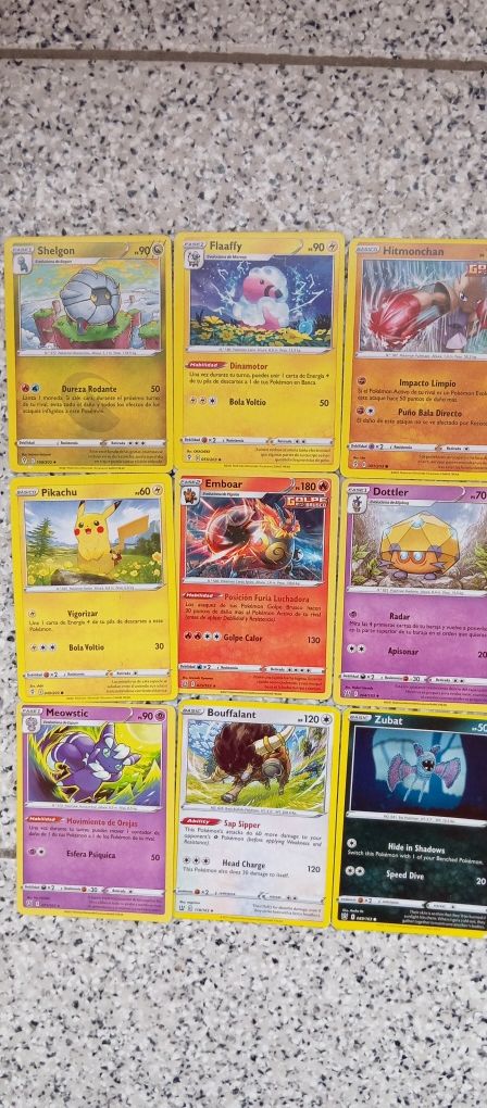 Várias cartas Pokémon