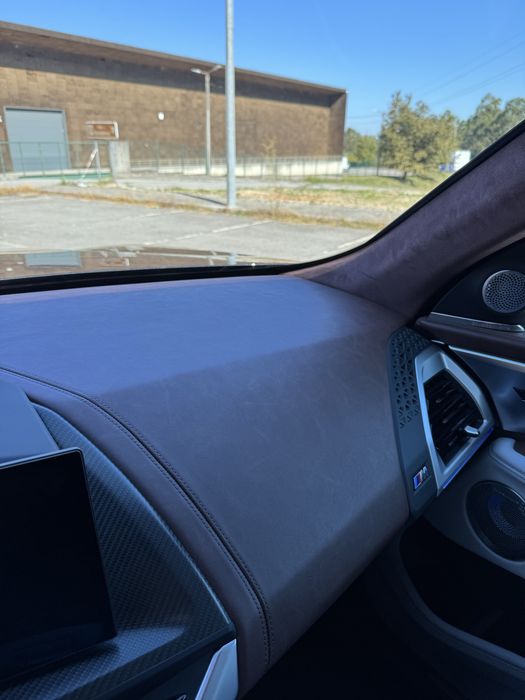 BMW XM 50E plug-in