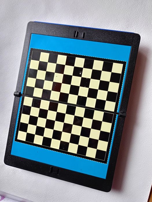 Nr190) szachy warcaby małe miejsca na pionki plansza