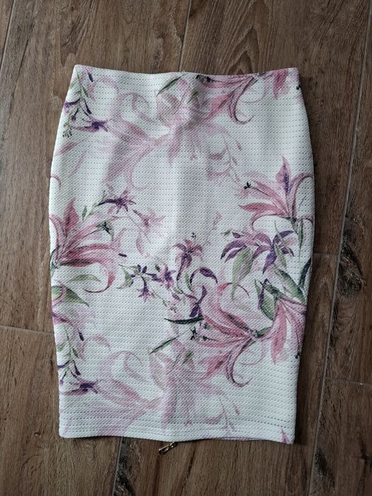 Spódnica damska ołówkowa wysoki stan w kwiaty Amisu New Yorker 38/M