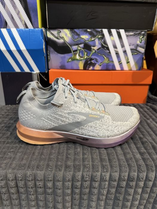 Оригінальні бігові кросівки Brooks Levitate 3 40,5(26см)