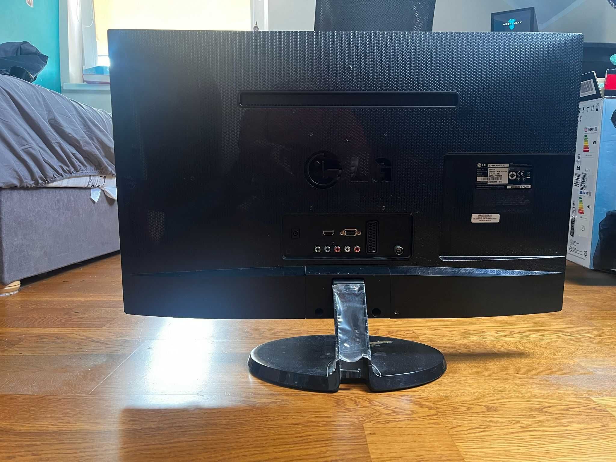 Komputer stacjonarny AMD Ryzen 5 1600 z monitorem LG 27MA43D