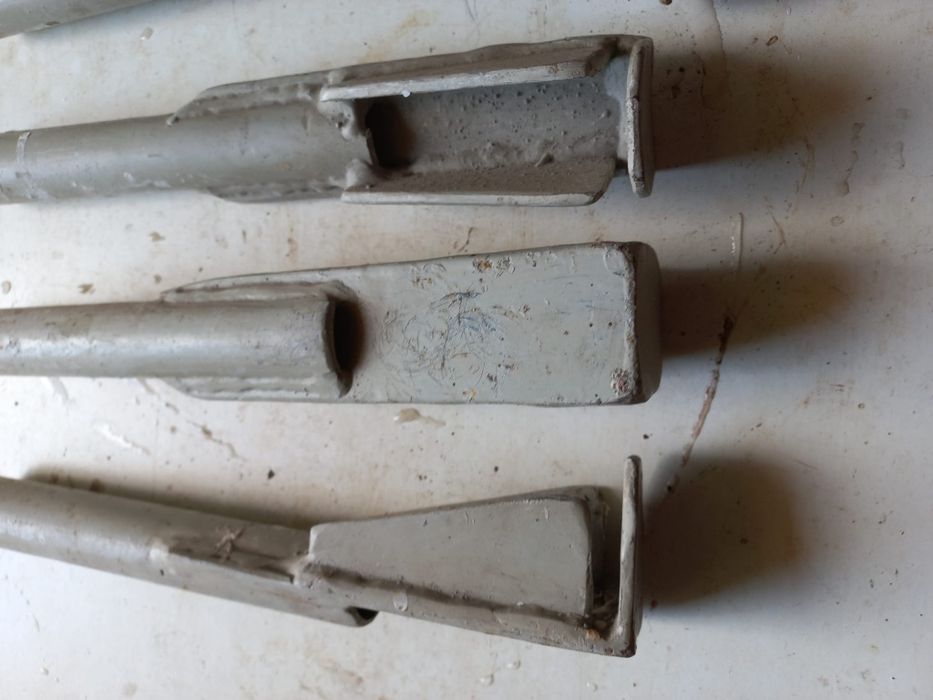 Podpory stopy metalowe