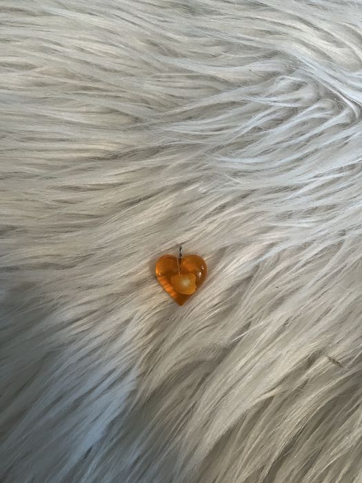 Wisiorek z bursztynu