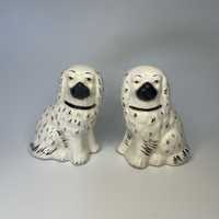 Psy pieski kominkowe „Staffordshire” figurki vintage ozdoba