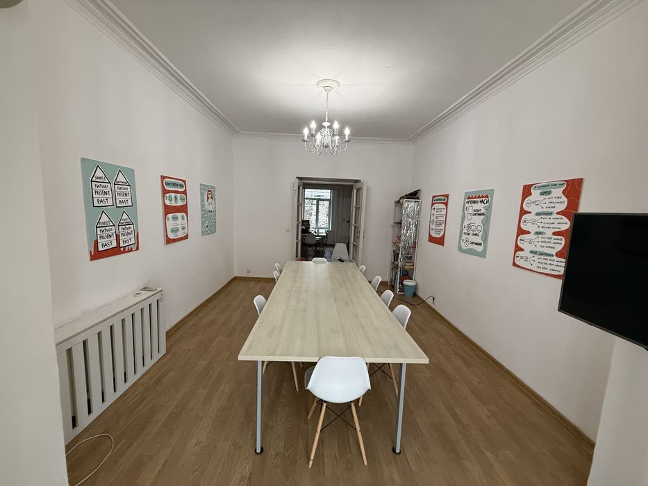 Хрещатик 21; Приміщення кабінетного типу 75 кв.м