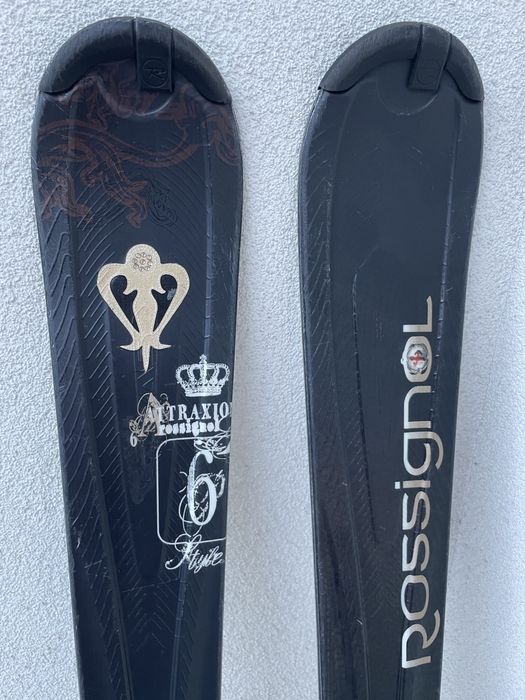 Narty buty kijki kask