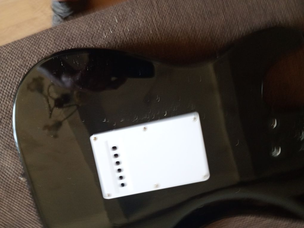 Korpus gitarowy typu fender