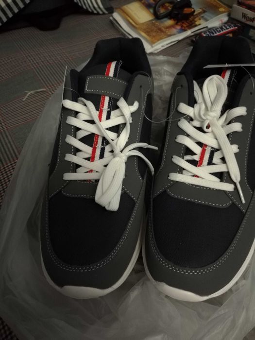 Кроссовки стильные