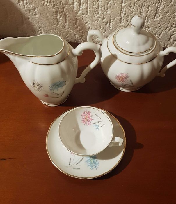 Conjunto em Porcelana Vista Alegre para decoração ou utilização