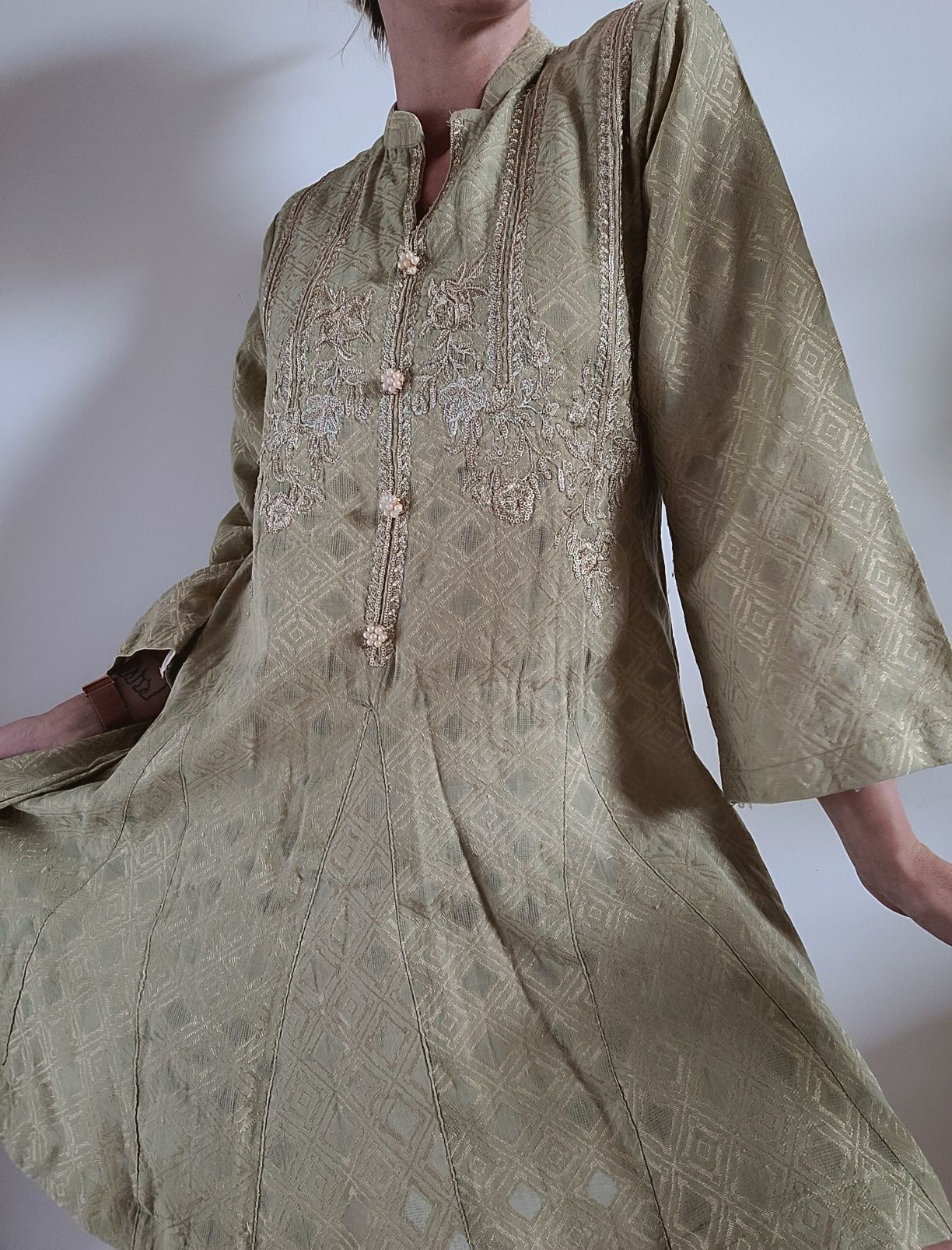 Unikatowa indyjska sukienka oversize hafty guziki vintage
