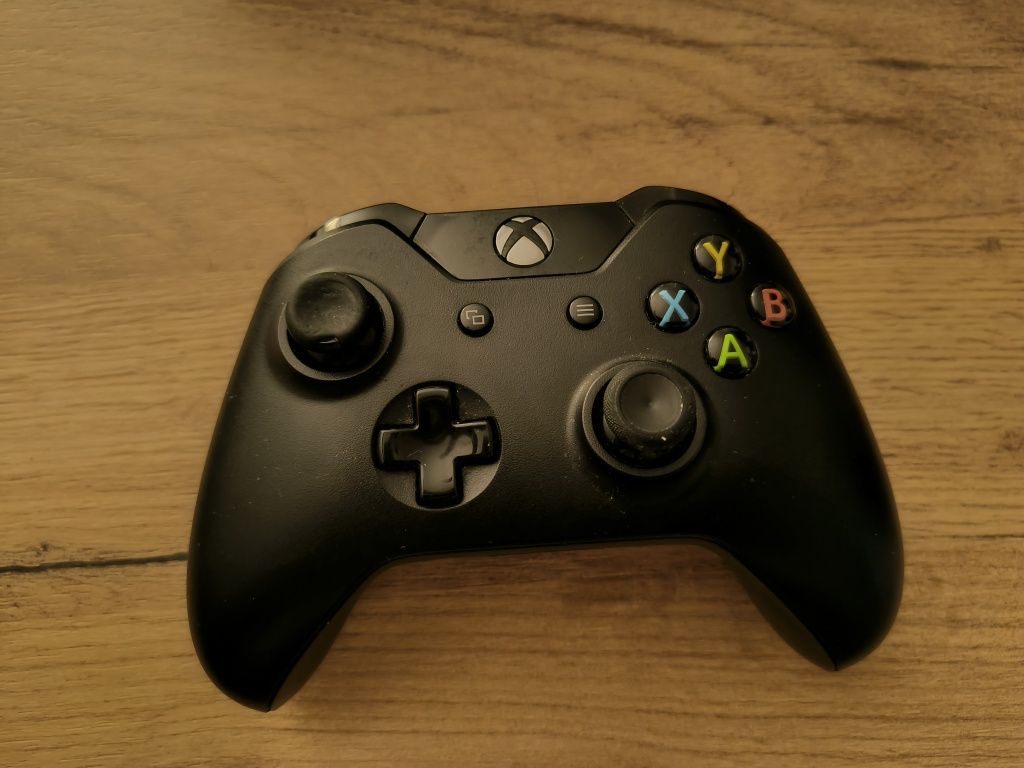 Xbox One X 1TB + Orginalny Pad