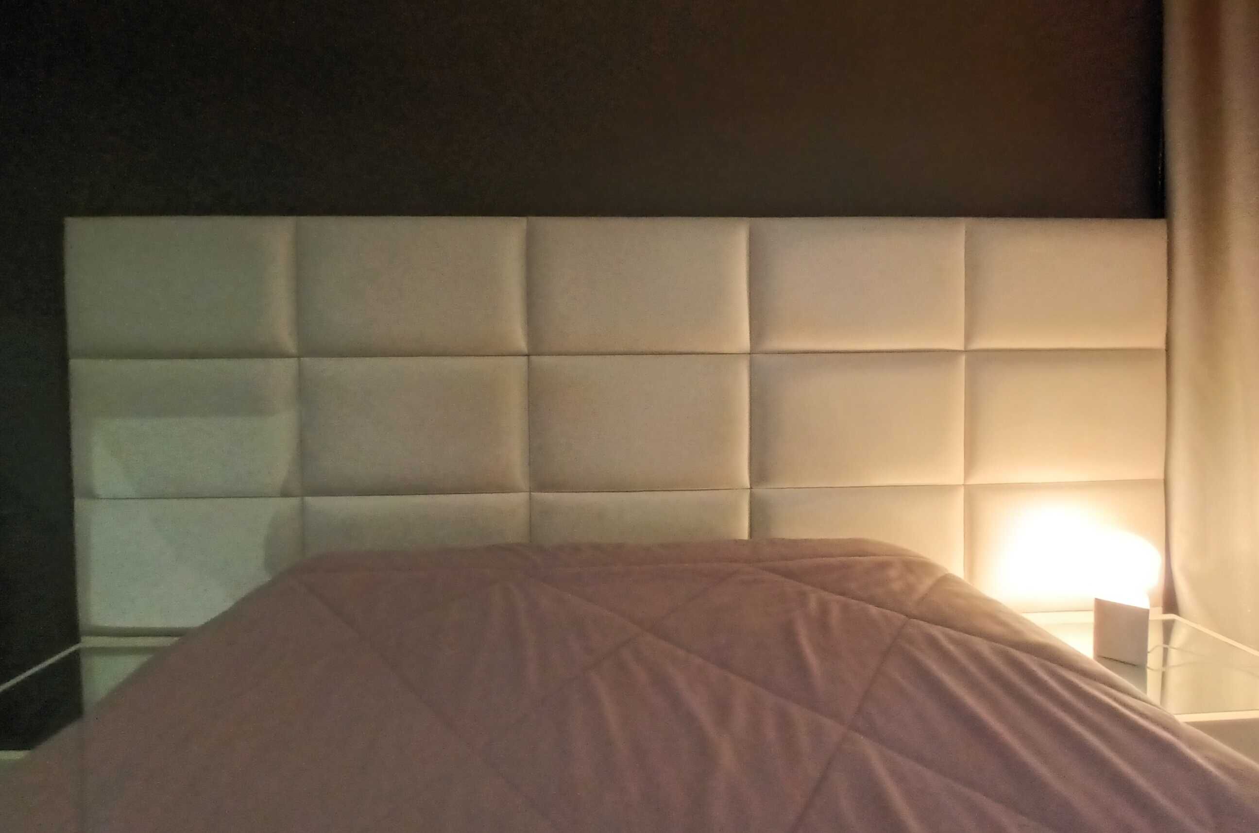 Cama (Sommier)+ cabeceira + mesas de cabeceira