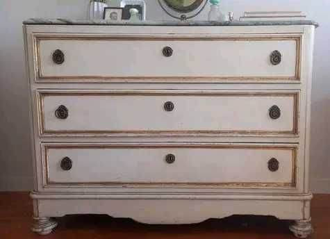 Cómoda antiga lacada