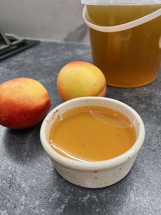 Свіжий мед із дикої м’яти та карпатських трав