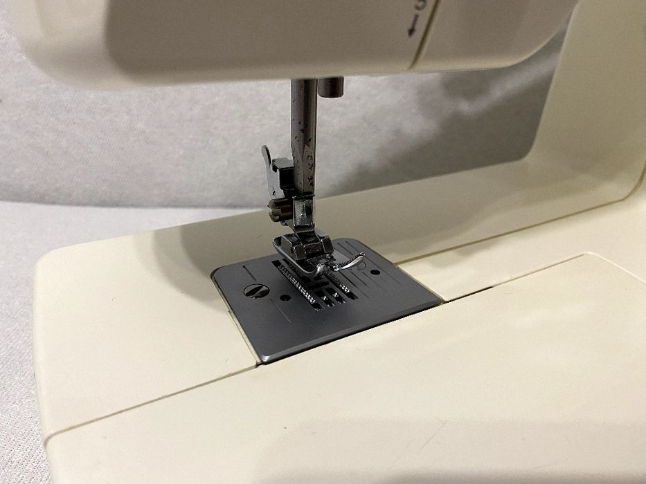 Швейная машинка Brother XL5050 швейна машина