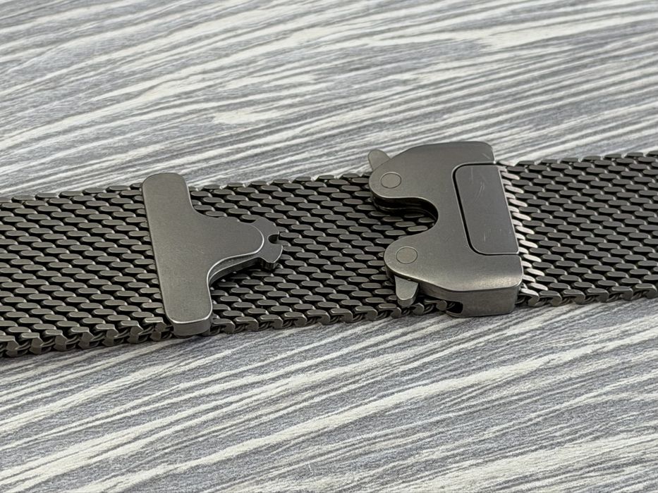 Milanese Loop / Apple Watch Ultra / Natural Titanium 44/45/46/49mm - L