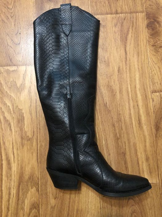 Жіночі  чорні високі чоботи з натуральної шкіри , 37 розмір.