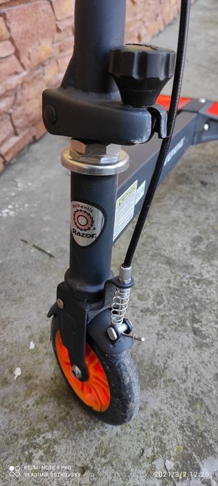 Триколісний самокат дріфтовий. Razor power wing