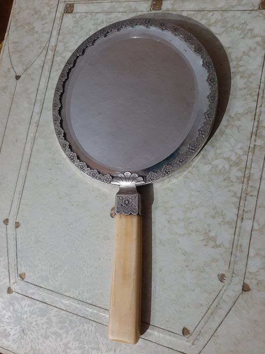 Espelho de pé em prata e osso