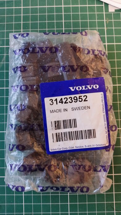 Nakładki na śruby Volvo czarne