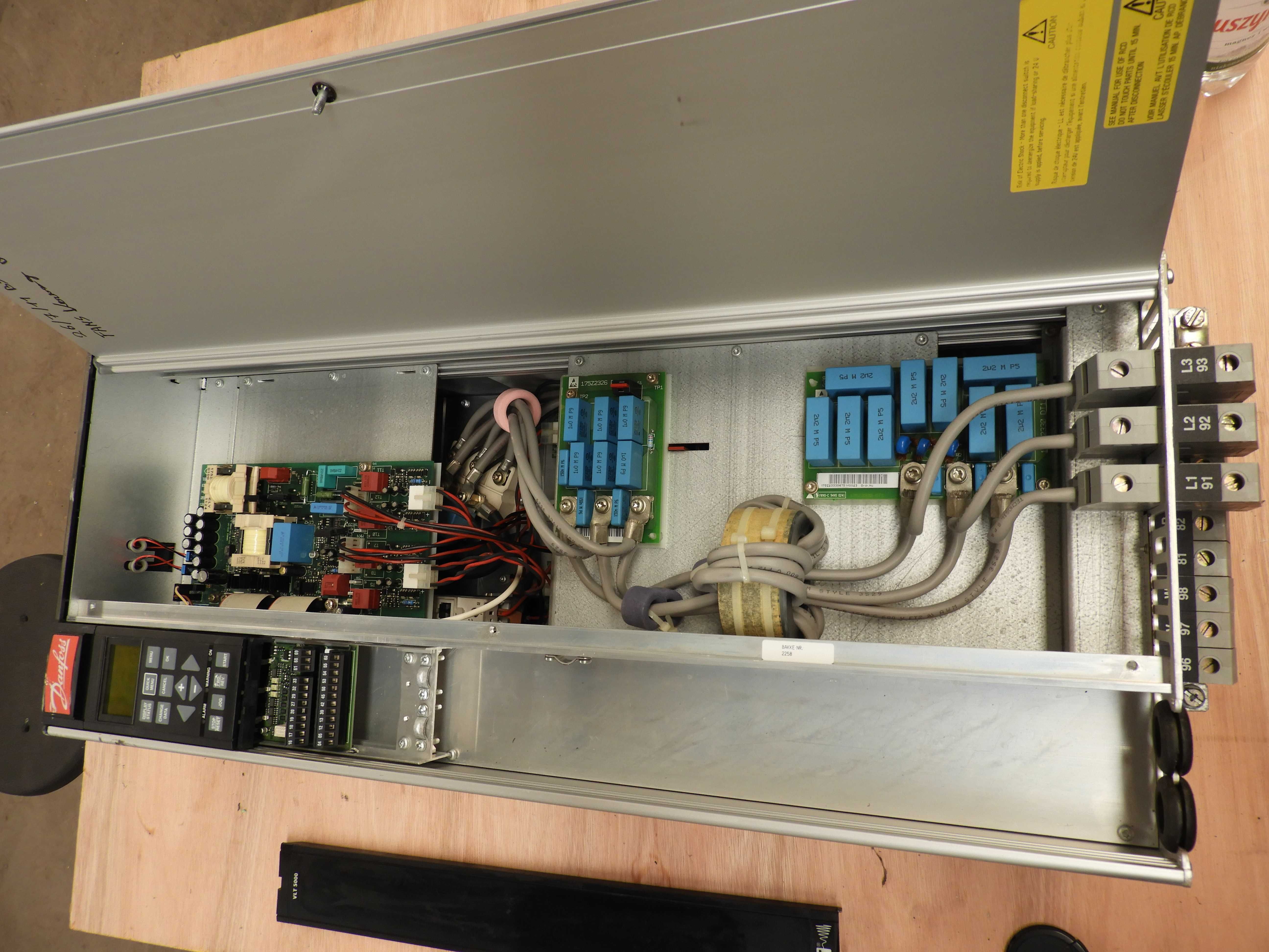 Falownik Danfoss VLT5000 VLT5052P 64.7 KVA