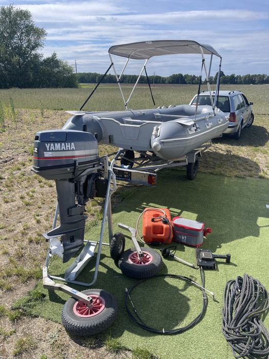 Ponton z silnikiem Yamaha 25/12+ przyczepka