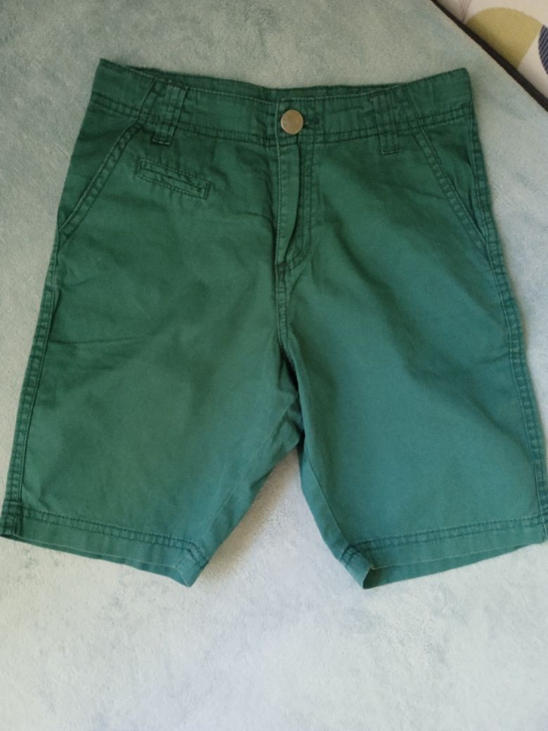 Spodnie zielone krótkie rozmiar 140