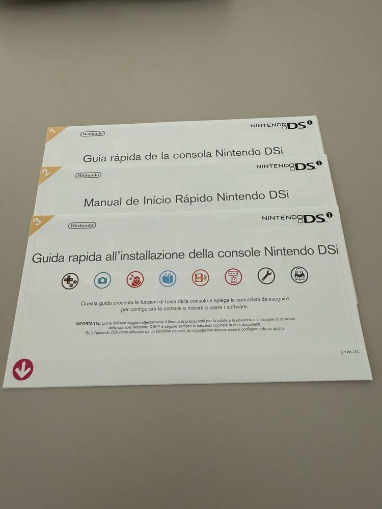 Nintendo dsi preta com caixa e manuais