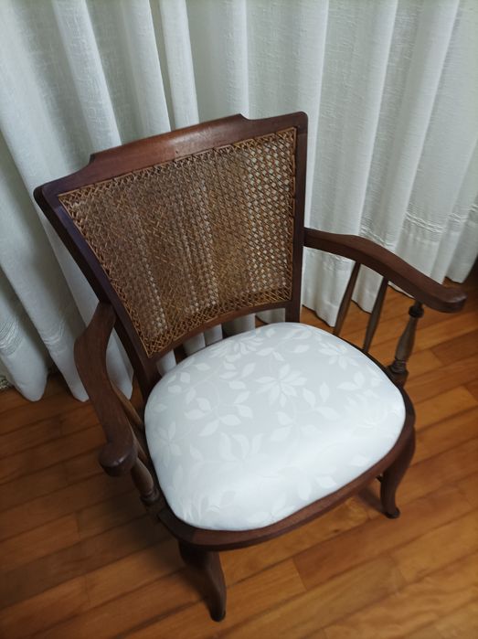 Cadeirão antigo restaurado estilo D Maria