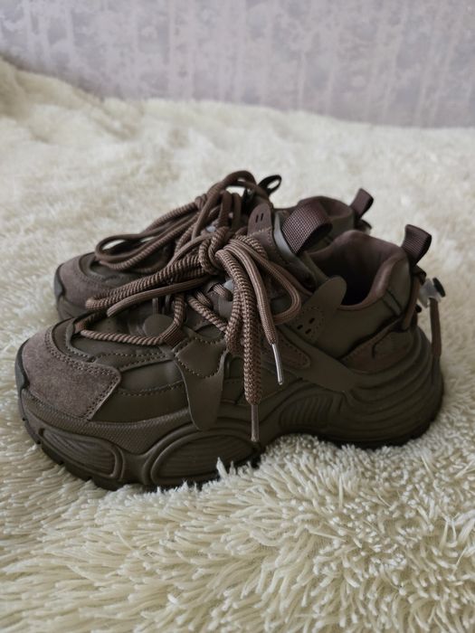 Кроссовкі шоколадні на платформі  36 розмір