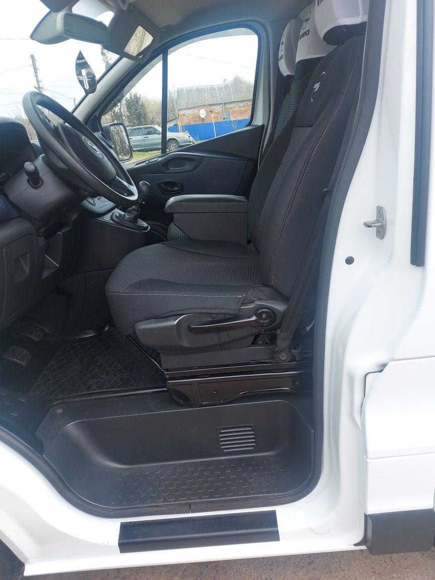 Продам або обміняю на кросовербус OPEL VIVARO 2017