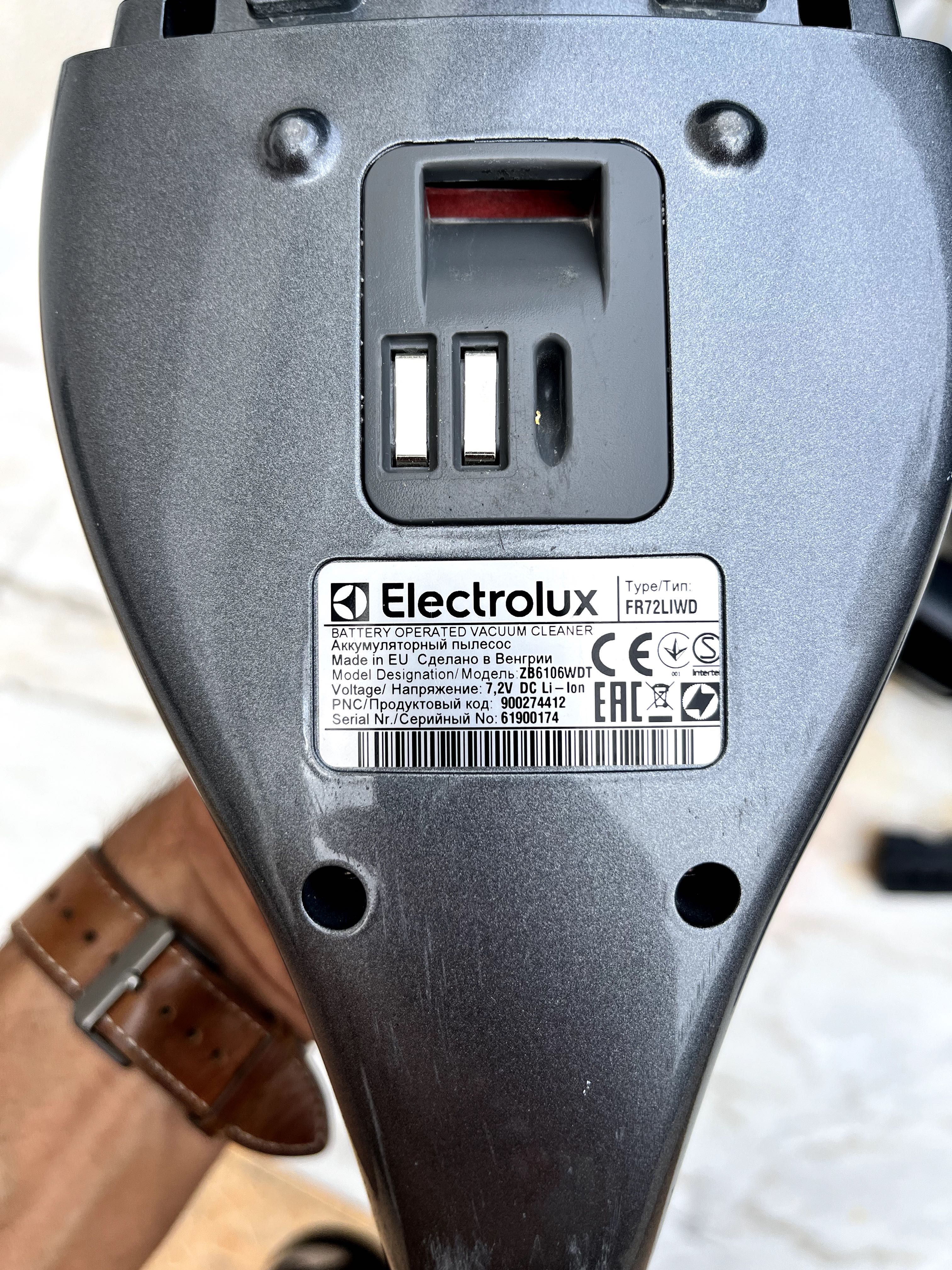 Aspirador de mão Electrolux Rapido Wet & Dry 7,2V (bateria viciada)