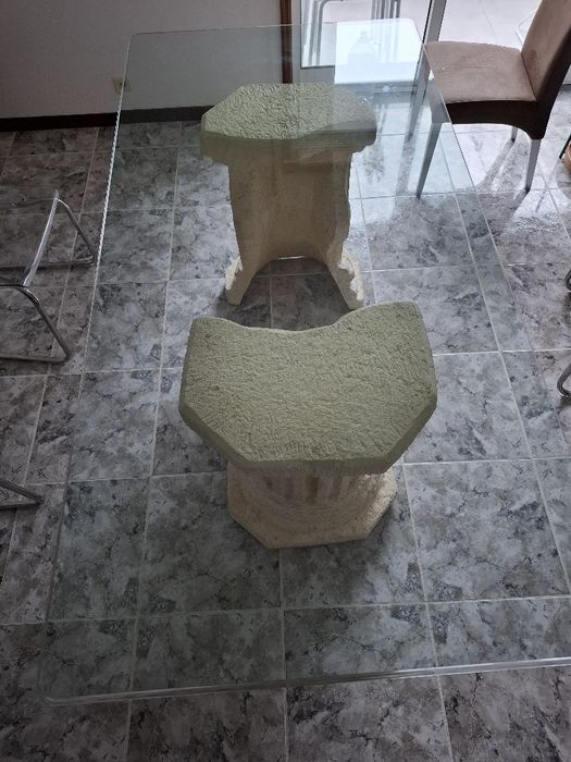 Mesa de vidro com pes em msrmore