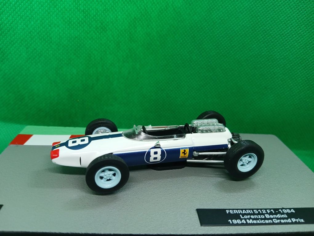 Miniaturas  1/43 de Formula 1 8 modelos diferentes  novos