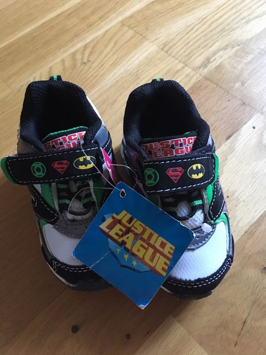 Нові дитячі кросівки