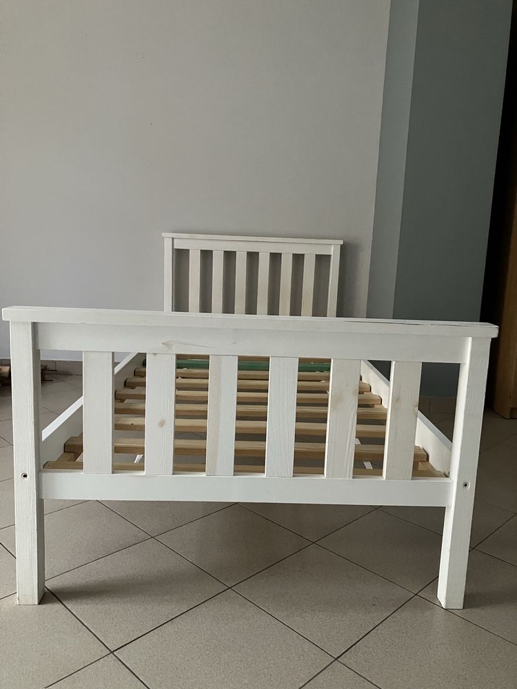 Białe łóżko sosnowe 90 x 200 shabby