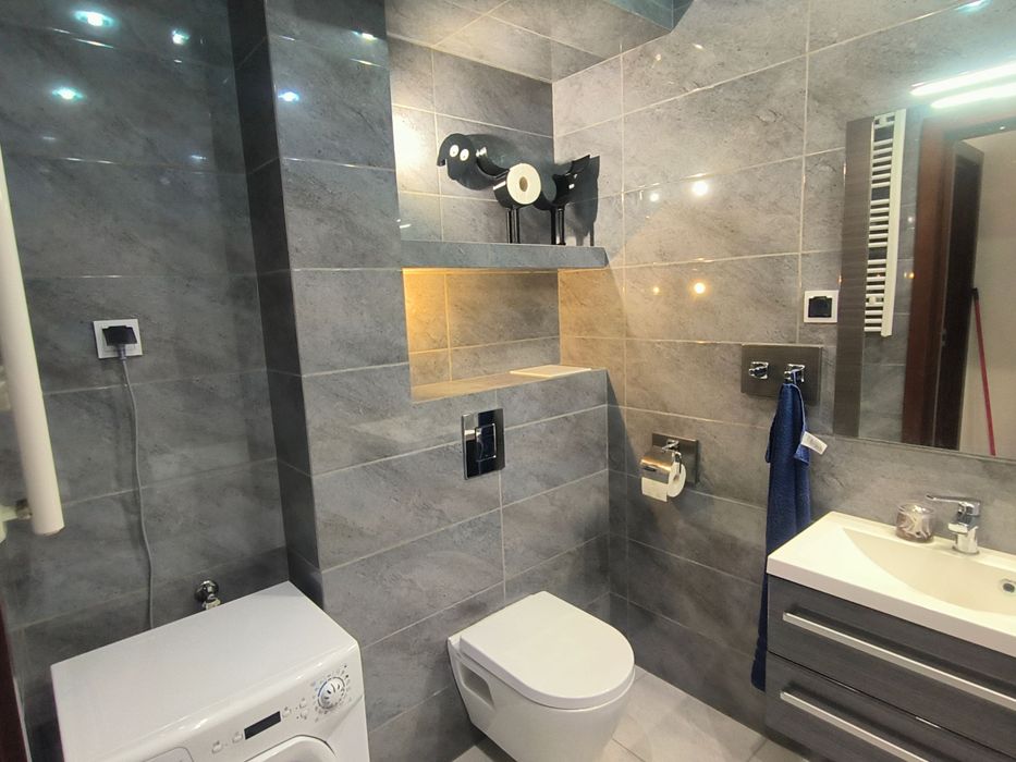 Umeblowane dwupokojowe mieszkanie z aneksem kuchennym, komórka, garaż